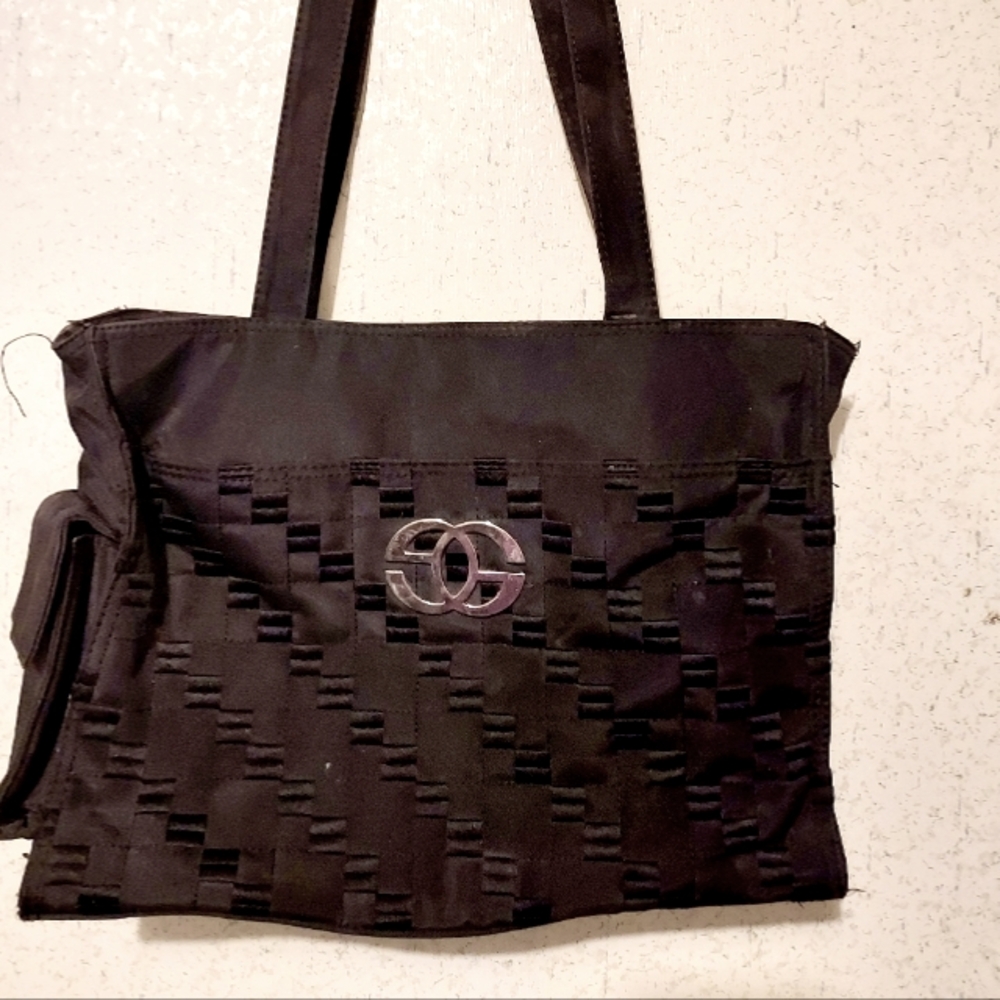 Off brand GG travel bag.